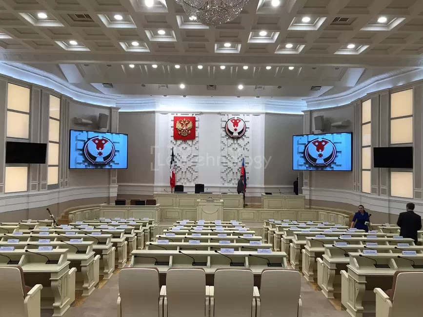 LED экран в зале областного законодательного собрания Ижевска