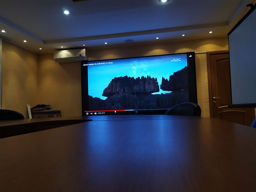 Внутренний светодиодный экран для конференц-зала в Саратове