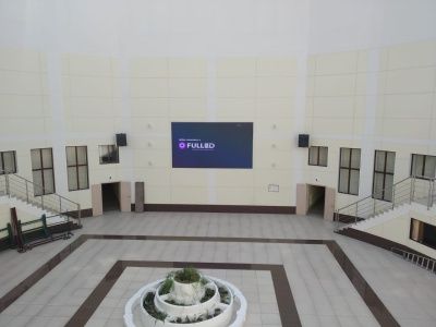 Светодиодный экран и акустическая система дя конференц-зала