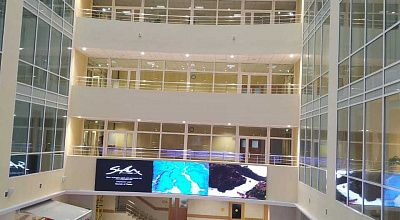 Оснащение холла экономического корпуса МГУ светодиодным экраном