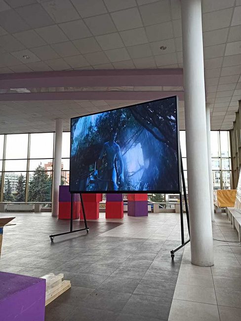 Светодиодный экран на подвижной конструкции для Молодежного дома творчества