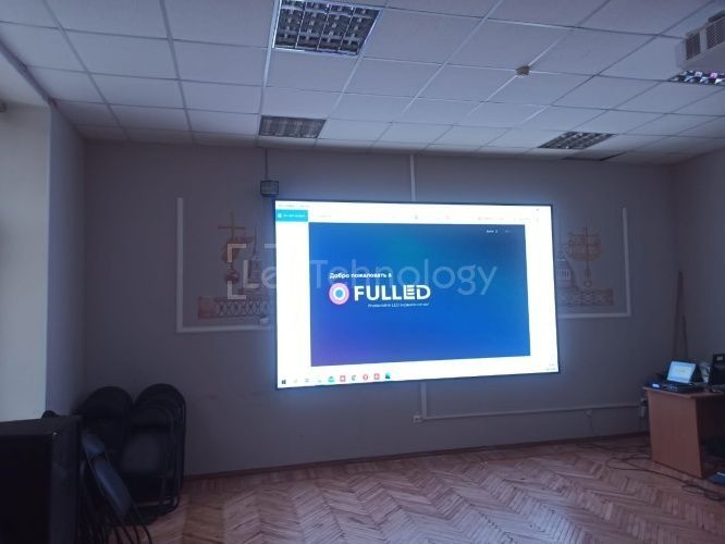  Led-экран в актовом зале школы Санкт-Петербурга