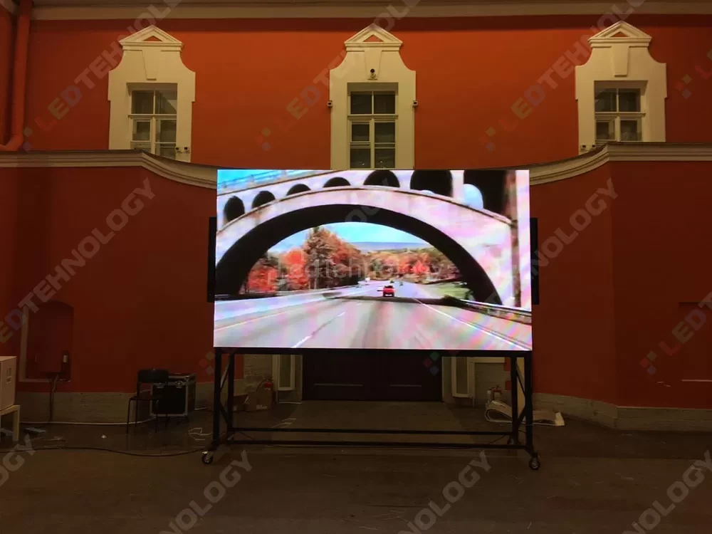 Установки внутреннего led-экрана в Петропавловской крепости