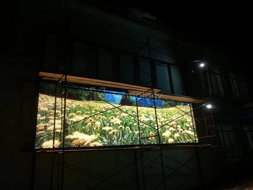 Монтаж светодиодного экрана на фасад здания в пос. Оссора