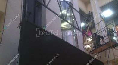 Монтаж светодиодного экрана в ТЦ Триумф Плаза