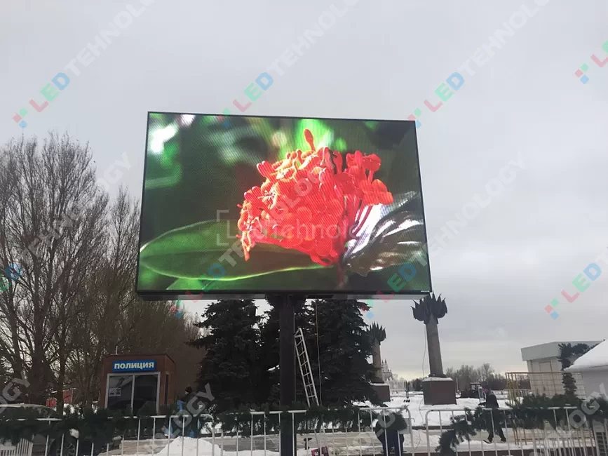 Установка 4х6 метрового светодиодного экрана на Поклонной горе в Москве