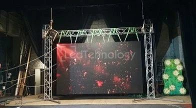 Установка светодиодного экрана в кинотеатре г. Курган