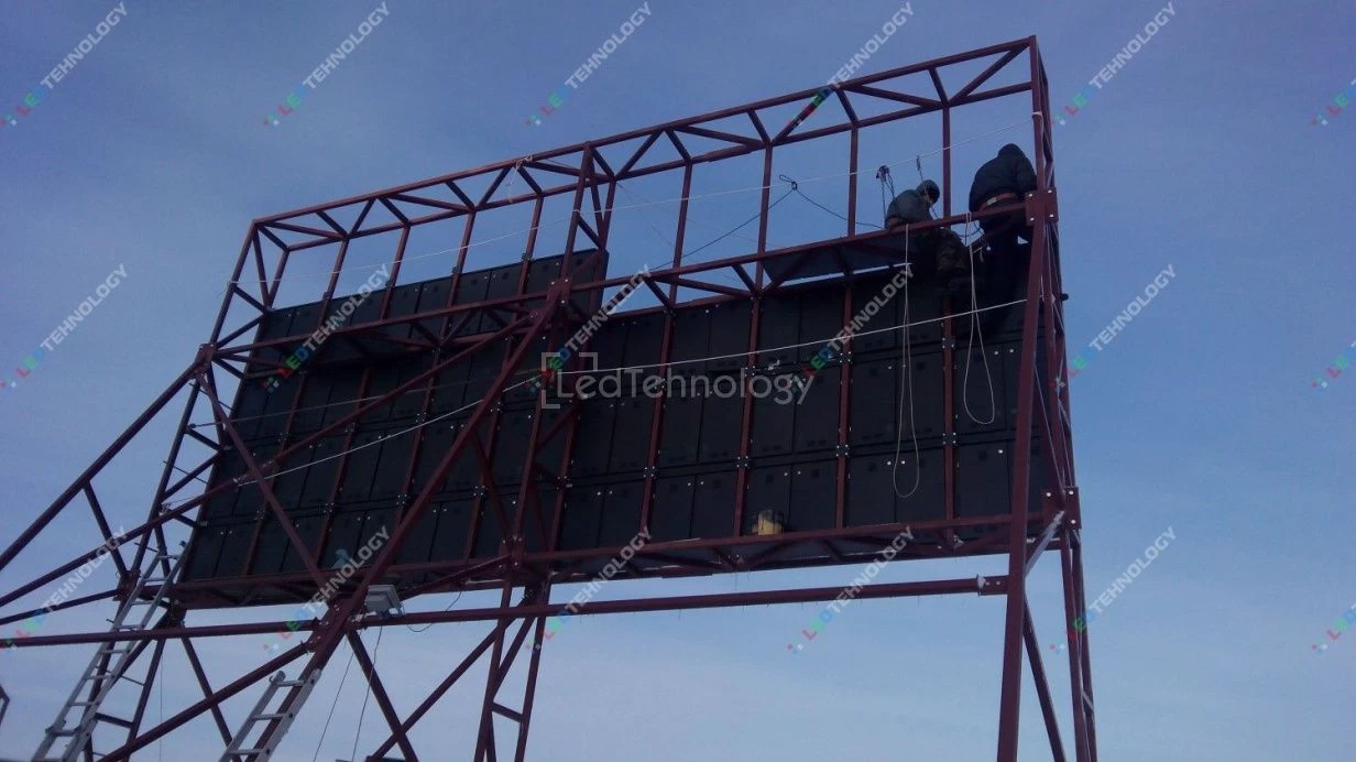 Монтаж Led-экранов на крыше Мебельного центра, Тамбов