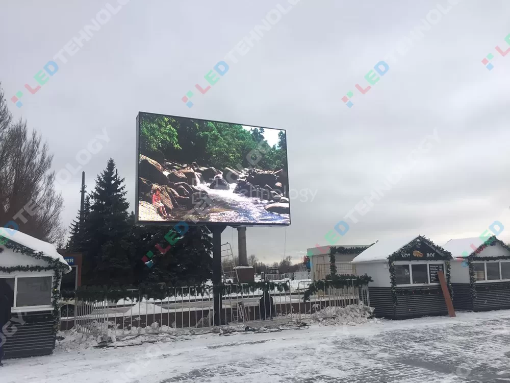 Установка 4х6 метрового светодиодного экрана на Поклонной горе в Москве