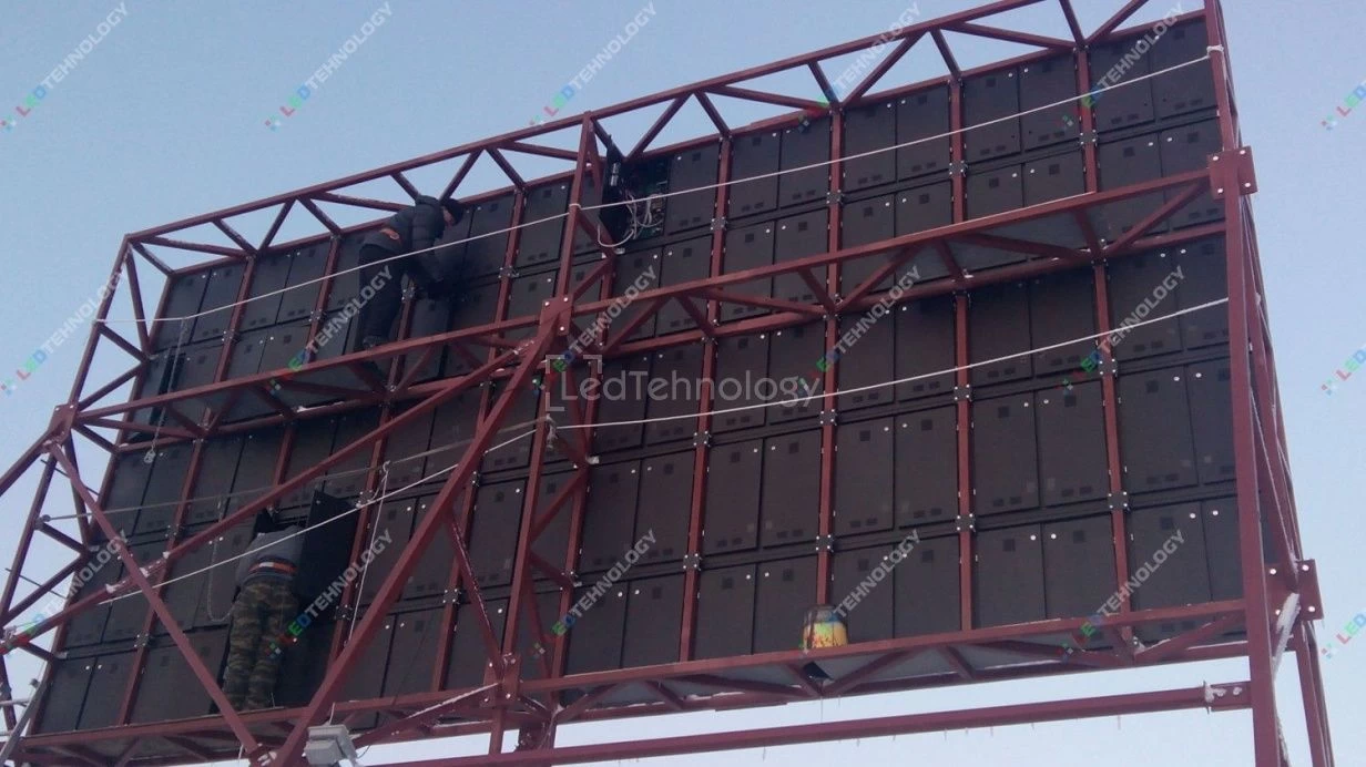 Монтаж Led-экранов на крыше Мебельного центра, Тамбов